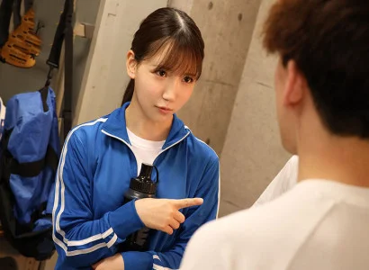 nhóm bạn trong câu lạc bộ bóng đá thay nhau quan hệ với cô gái xinh