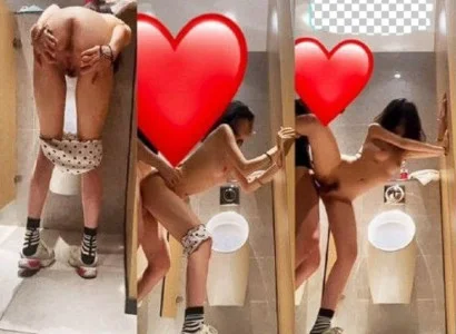 Hai đứa lén lút với em người yêu trong WC