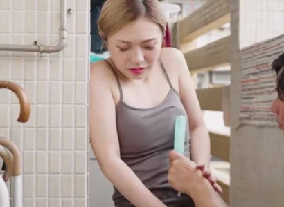 Người chồng trẻ giúp vợ em thụ thai