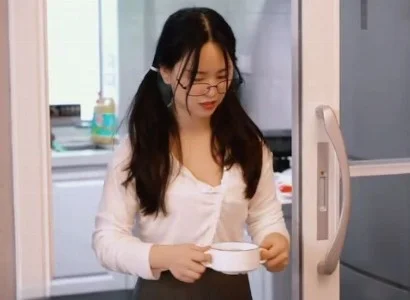 Cô em bị cha dượng cướp đi sự trong trắng